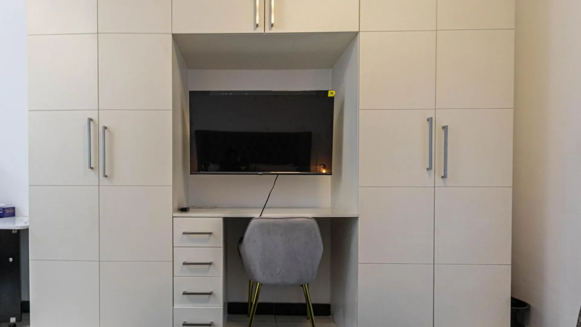 Bright Studio Crystal Residence Jvc Dubai 0*,